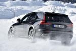Volvo V60 D4 Cross Country 2018 года (WW)